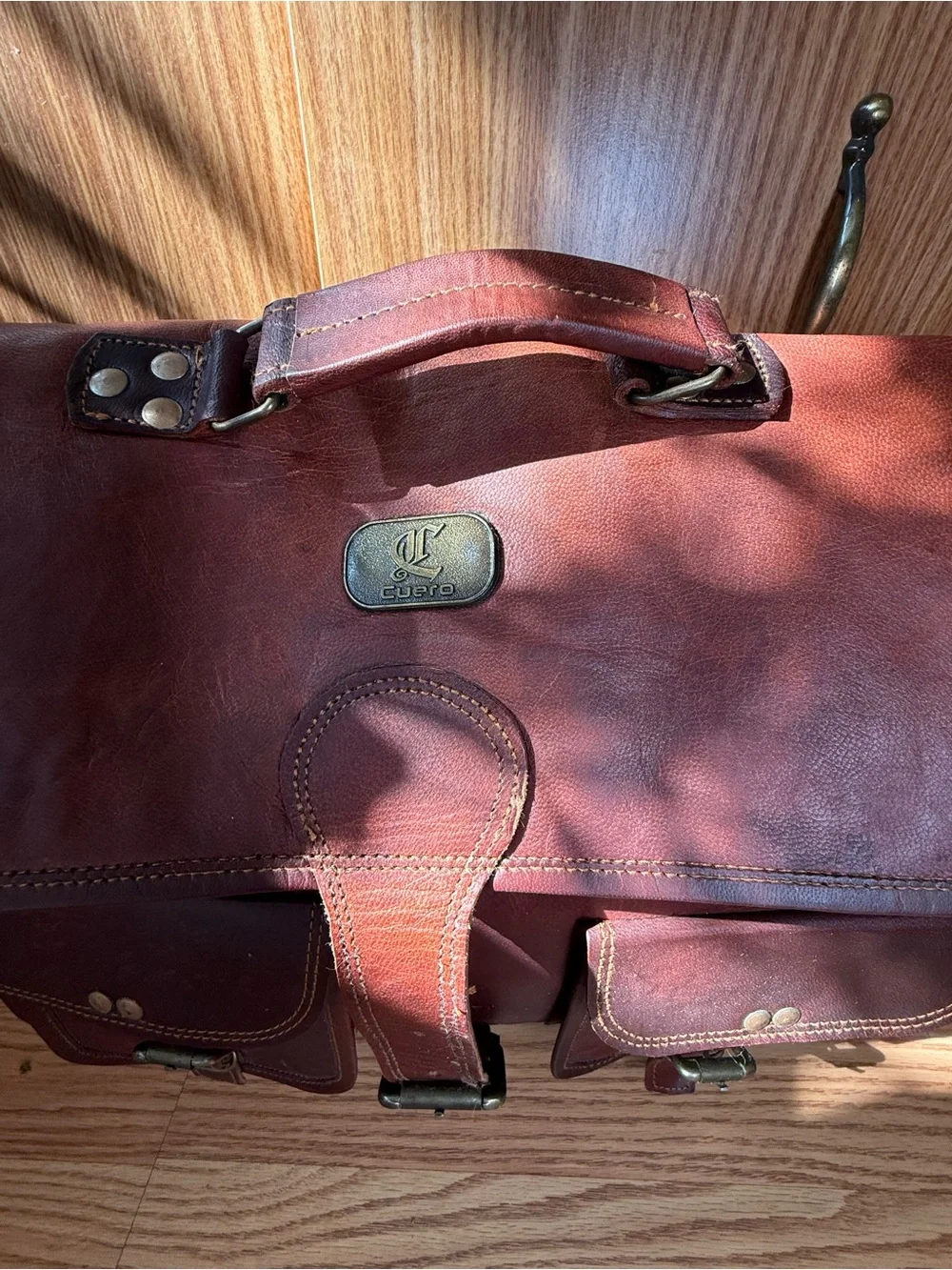 Cuero brand Vintage Leather Laptop Messenger Bag.Never used. Has long strap